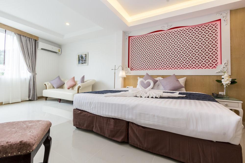 Triple Three Patong Otel Dış mekan fotoğraf