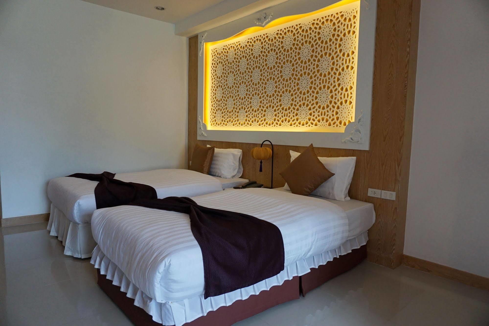 Triple Three Patong Otel Dış mekan fotoğraf