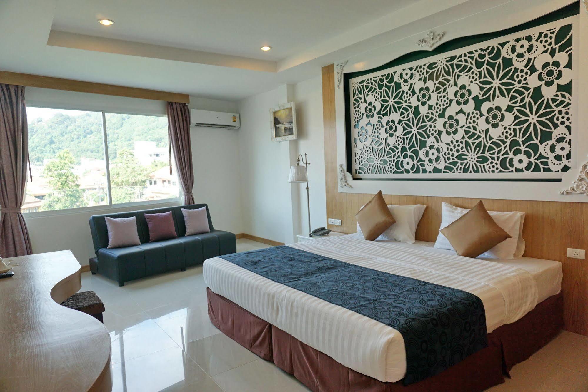 Triple Three Patong Otel Dış mekan fotoğraf