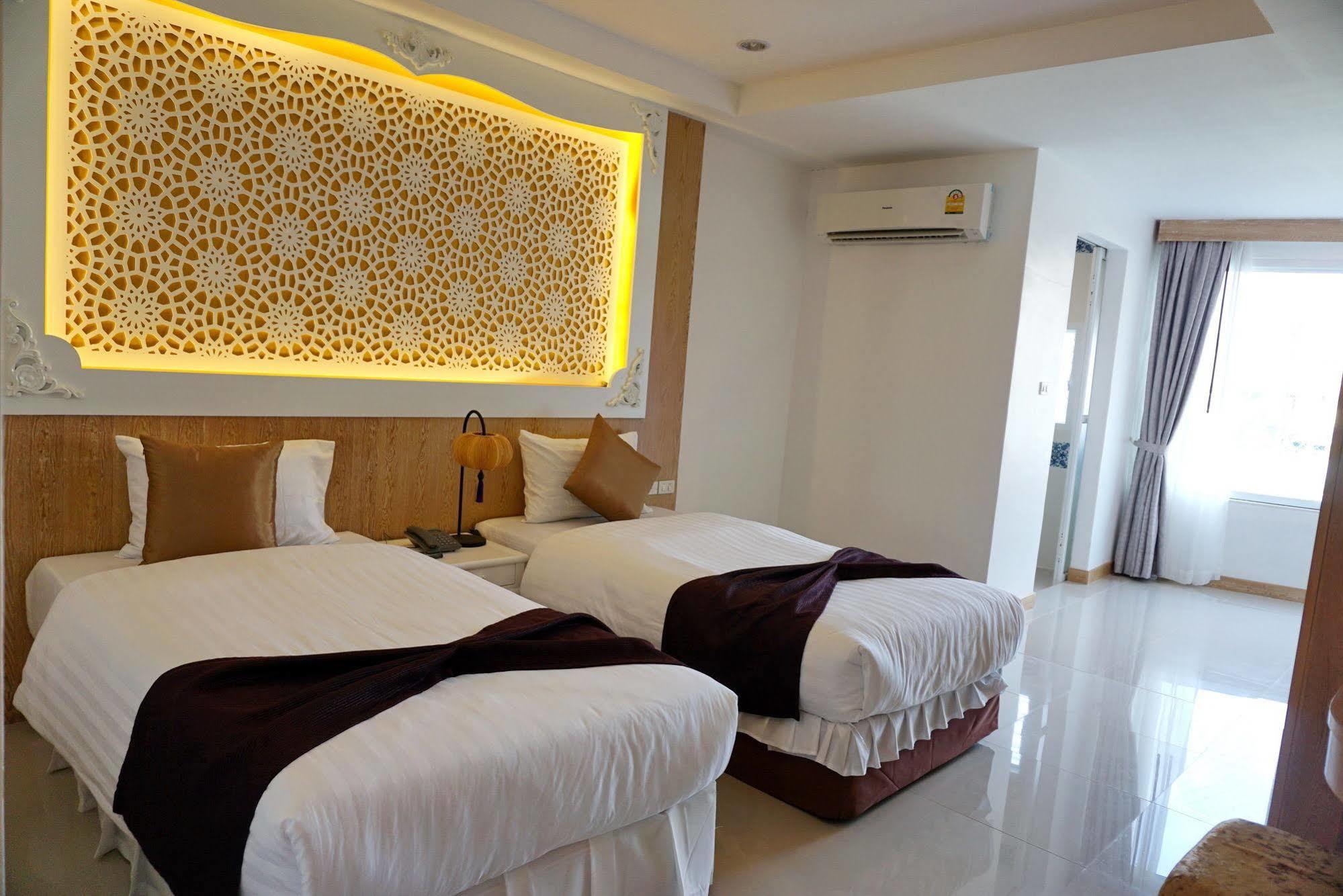 Triple Three Patong Otel Dış mekan fotoğraf