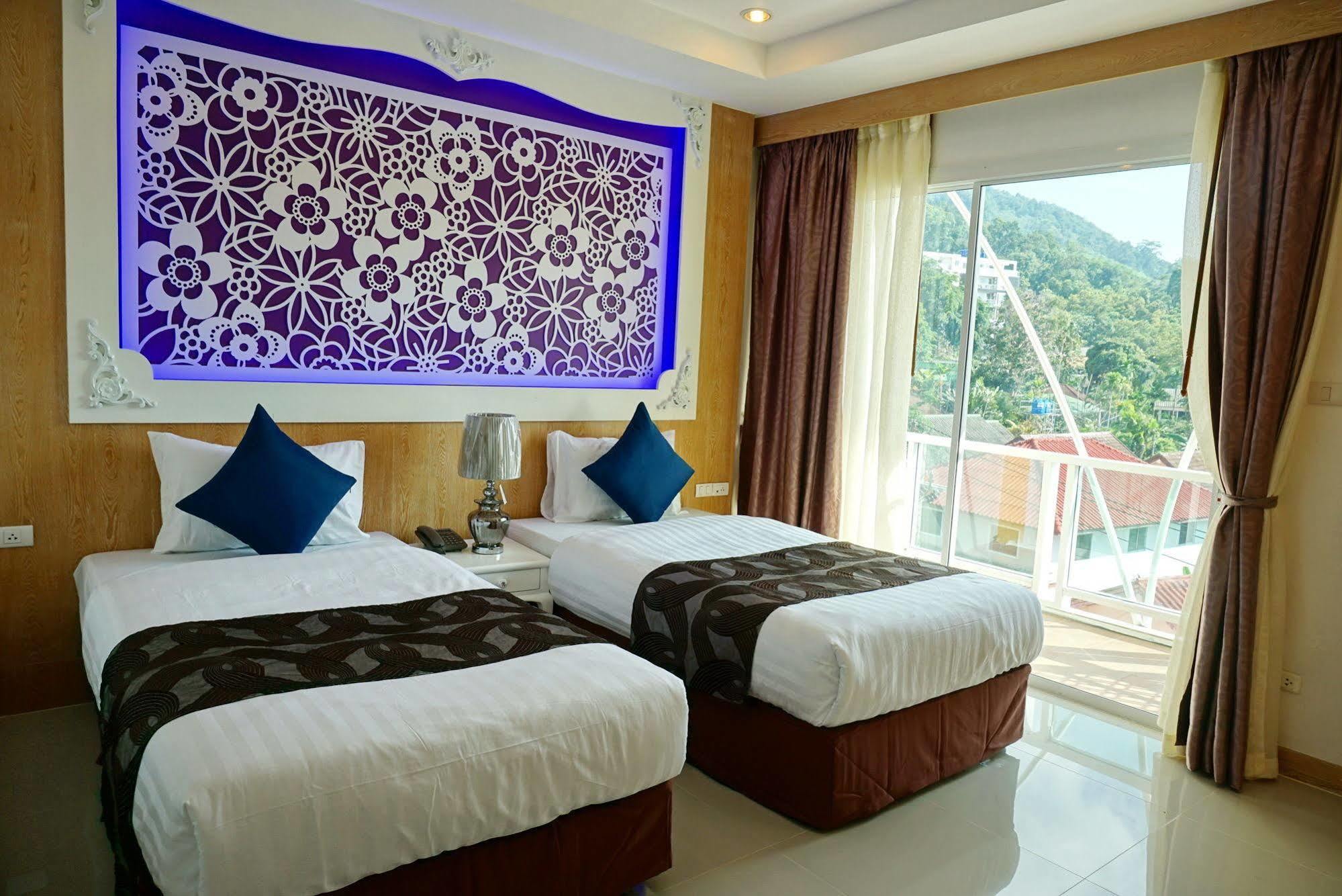 Triple Three Patong Otel Dış mekan fotoğraf