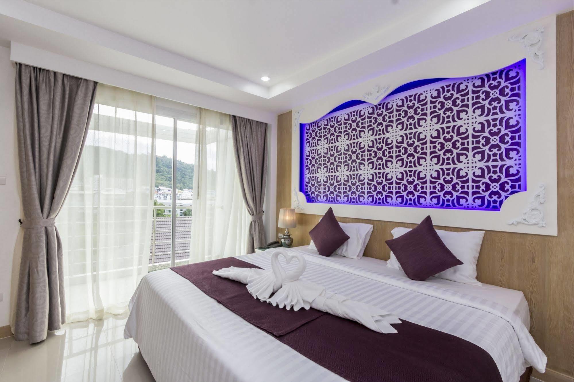 Triple Three Patong Otel Dış mekan fotoğraf